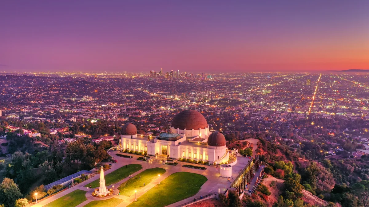 Griffith Observitory in Los Angeles bij zonsondergang